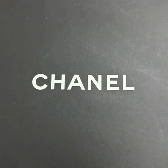 Chanel Black/Gold Suede and Leather CC Low Top Sneakers

NEW NEVER WORN - Picture 5 of 10